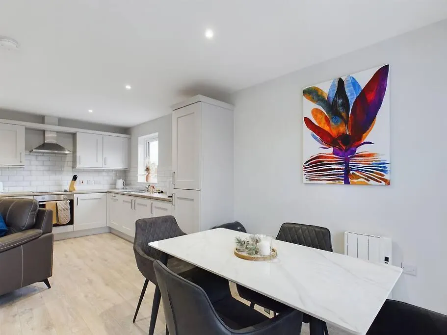 Sleek 2-Bedroom Stay In Belfast Apartman